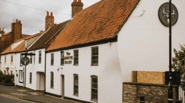 The White Hart, Brigg, Lincolnshire – White-rendered coaching inn with terracotta roof tiles and period signage.
